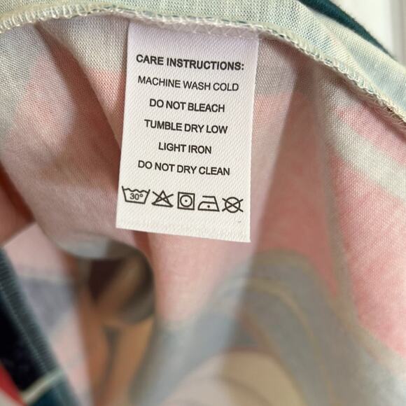 Exclusive size, small geometric design, short sleeve top lightweight - Picture 5 of 6